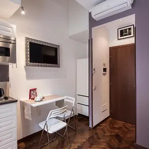 Vite 2*, Roma Italia